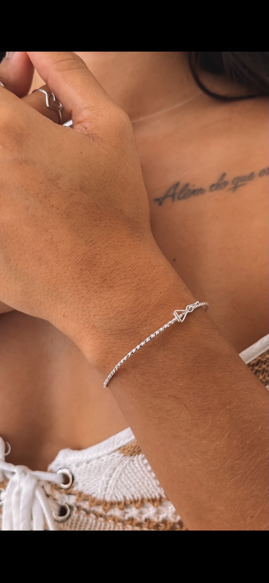 twist essence bracelet